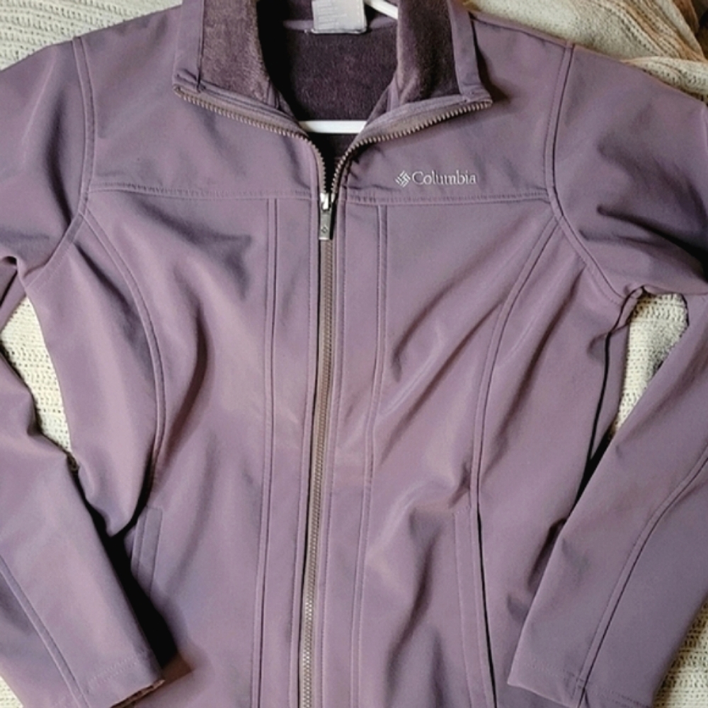 EUC Columbia Plum Shell Jacket S Soft Silky Inner, Zip Pockets Adjustable
